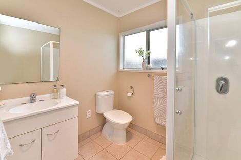 Photo of property in 1/25 Edgware Road, West Harbour, Auckland, 0618