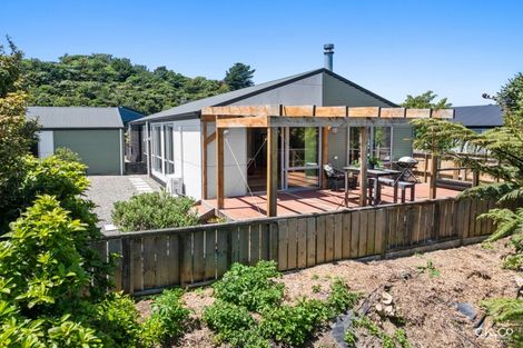 Photo of property in 22 Otonga Heights, Maungaraki, Lower Hutt, 5010