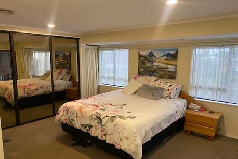 Photo of property in 37 Pigeon Mountain Road, Half Moon Bay, Auckland, 2012