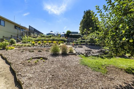 Photo of property in 17 Chartwell Drive, Eltham, 4322