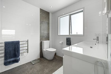 Photo of property in 12 Rangitoto Terrace, Milford, Auckland, 0620