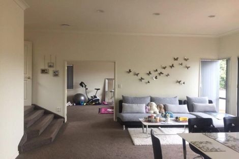 Photo of property in 11 Margaret Henry Crescent, Oteha, Auckland, 0632