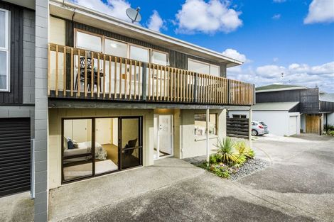Photo of property in 2/57 Lake Road, Devonport, Auckland, 0624