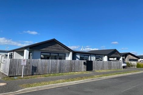 Photo of property in 76 Franks Way, Papamoa Beach, Papamoa, 3118
