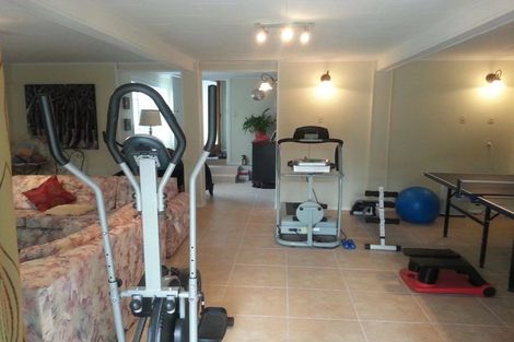 Photo of property in 26 Beach Road, Mellons Bay, Auckland, 2014