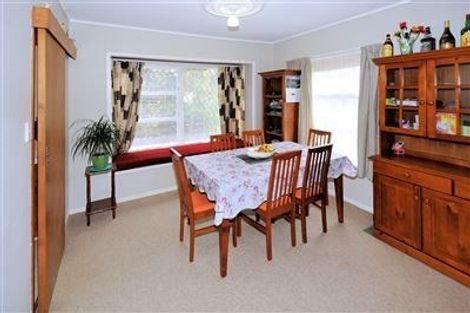 Photo of property in 1/15 Woodall Place, Totara Vale, Auckland, 0627