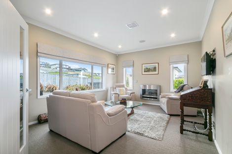 Photo of property in 15 Canary Way, Whitby, Porirua, 5024