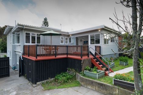 Photo of property in 11 Wairere Grove, Paraparaumu, 5032