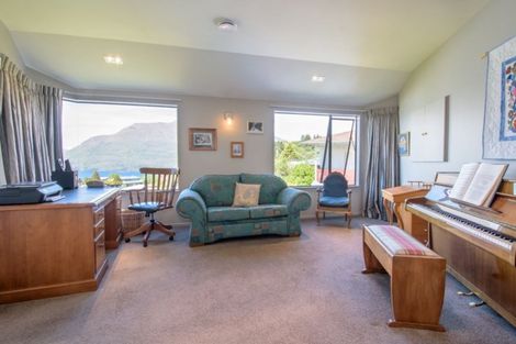 Photo of property in 25 Avalon Crescent, Fernhill, Queenstown, 9300