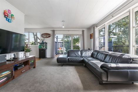 Photo of property in 87 Oreil Avenue, West Harbour, Auckland, 0618