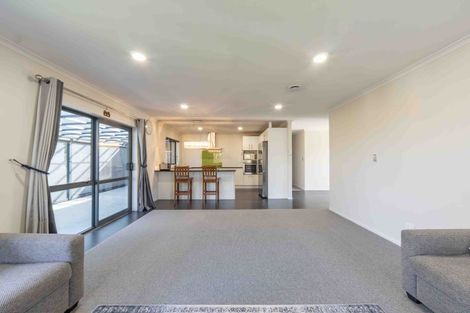 Photo of property in 35 Whitney Place, Rototuna North, Hamilton, 3210