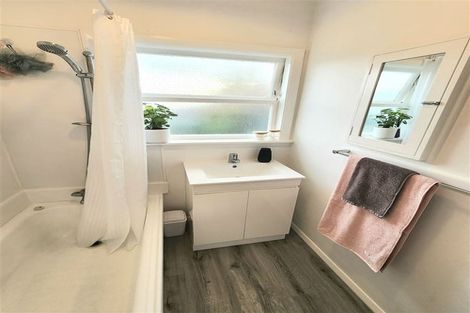 Photo of property in 3 Huia Place, Levin, 5510