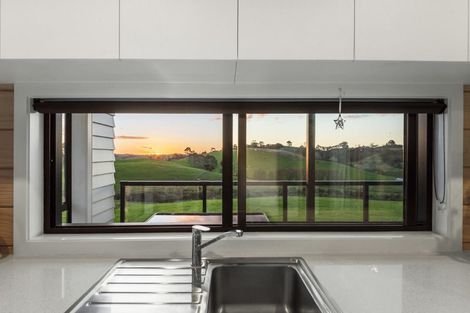 Photo of property in 86 Valley Road, Waitoki, 0871