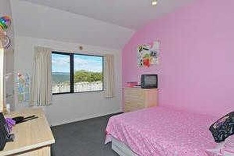 Photo of property in 9a Ormrod Grove, Riverstone Terraces, Upper Hutt, 5018