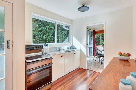 Photo of property in 18 Ngaio Road, Titirangi, Auckland, 0604