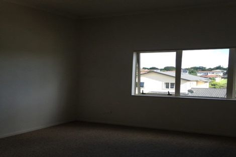 Photo of property in 35 Brashier Circle, Sunnyvale, Auckland, 0612