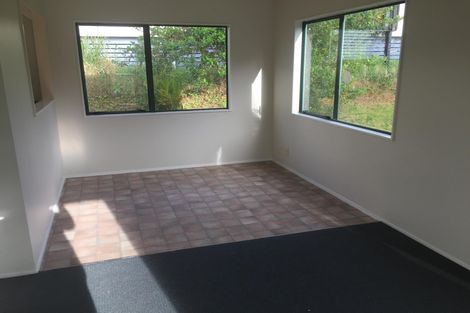 Photo of property in 15 Aldern Road, Massey, Auckland, 0614