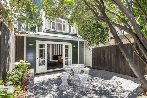 Photo of property in 322 Oriental Parade, Oriental Bay, Wellington, 6011