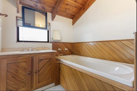 Photo of property in 2/6 Eugenia Rise, Totara Heights, Auckland, 2105