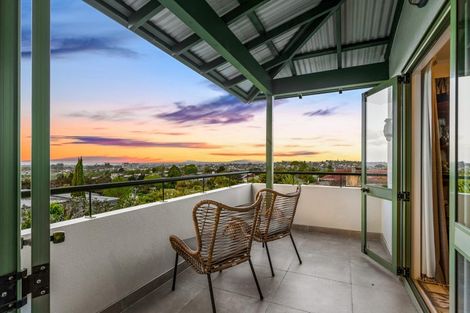 Photo of property in 87 Glengarry Road, Glen Eden, Auckland, 0602