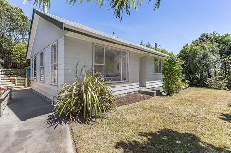 Photo of property in 1 Mervyn Place, Plimmerton, Porirua, 5026