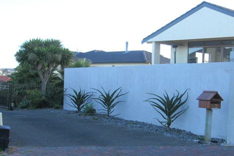 Photo of property in 15 Kahala Place, West Harbour, Auckland, 0618
