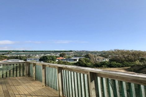 Photo of property in 32 Morere Street, Titahi Bay, Porirua, 5022