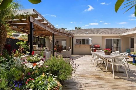 Photo of property in 20 Penguin Drive, Murrays Bay, Auckland, 0630