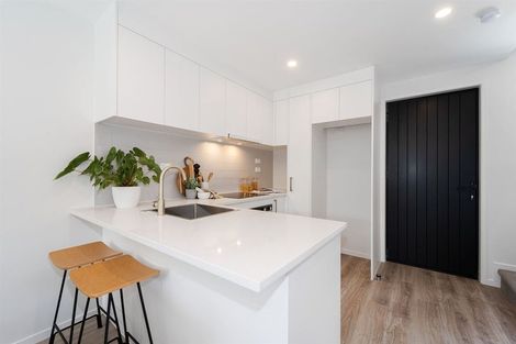 Photo of property in 5/8 Chivalry Road, Glenfield, Auckland, 0629