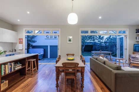 Photo of property in 10 Egremont Street, Belmont, Auckland, 0622