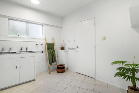 Photo of property in 1/3 Garadice Road, Rothesay Bay, Auckland, 0630