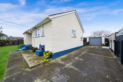 Photo of property in 10 Robbins Crescent, Hawera, 4610