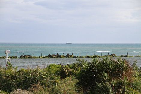 Photo of property in 2 Morgan Street, Castlecliff, Whanganui, 4501