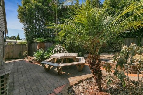 Photo of property in 24 Claverdon Drive, Massey, Auckland, 0614