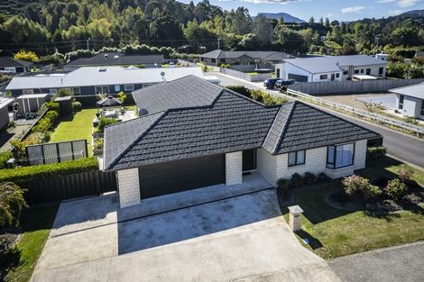 Photo of property in 4 Sunstone Crescent, Brown Owl, Upper Hutt, 5018