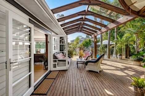 Photo of property in 23 Cliff Road, Torbay, Auckland, 0630