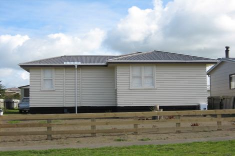 Photo of property in 5 Tainui Street, Castlecliff, Whanganui, 4501