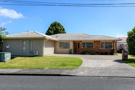Photo of property in 301 Huatoki Street, Upper Vogeltown, New Plymouth, 4310