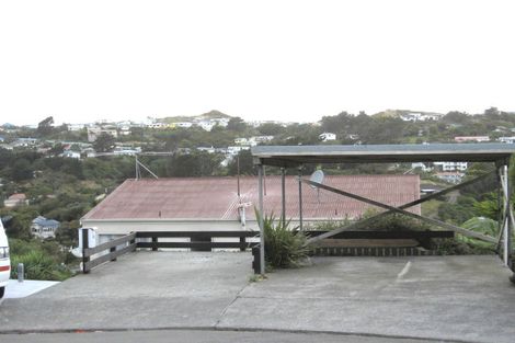 Photo of property in 32a Cheltenham Terrace, Newlands, Wellington, 6037