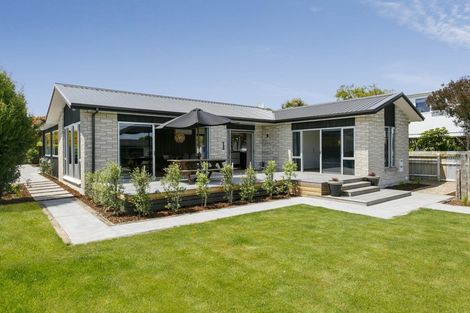 Photo of property in 1 Mahuta Road, Waitahanui, Taupo, 3378