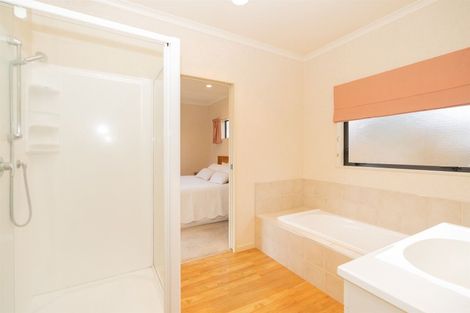 Photo of property in 2 Holden Avenue, Forest Lake, Hamilton, 3200