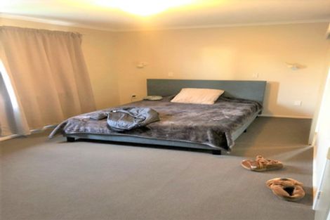 Photo of property in 27 Bellringer Crescent, Newlands, Wellington, 6037