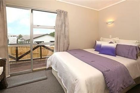 Photo of property in 2/317 Triangle Road, Massey, Auckland, 0614