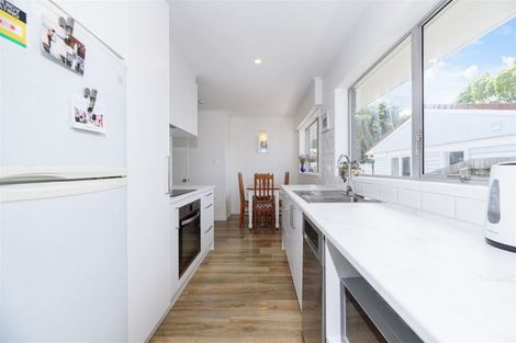 Photo of property in 1/38 Hillcrest Avenue, Hillcrest, Auckland, 0627