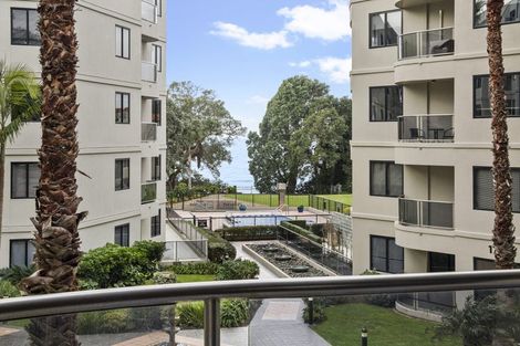 Photo of property in 1a/171 Hurstmere Road, Takapuna, Auckland, 0622