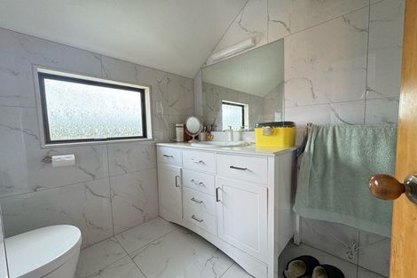 Photo of property in 2 Clearwater Cove, West Harbour, Auckland, 0618