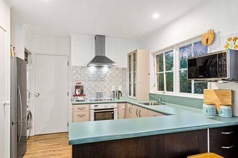 Photo of property in 2/220 East Coast Road, Forrest Hill, Auckland, 0620