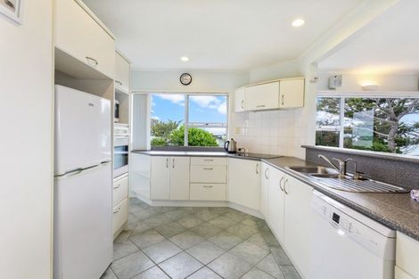 Photo of property in 23 Roberts Road, Matakatia, Whangaparaoa, 0930