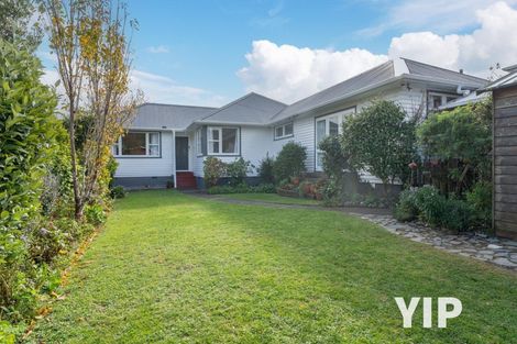 Photo of property in 10 Turville Crescent, Newlands, Wellington, 6037