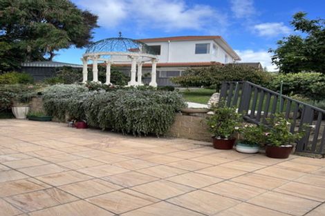 Photo of property in 3 Onemana Way, Te Atatu Peninsula, Auckland, 0610